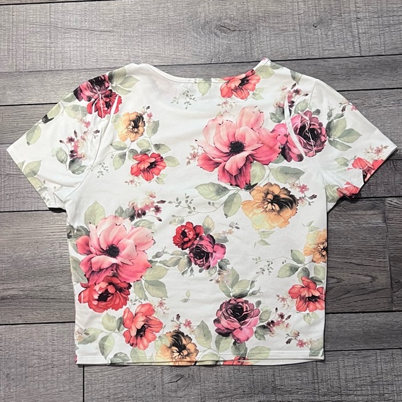 Flower Cropped Tee - Picture 2 of 6